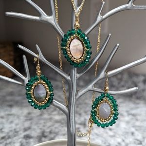 Gorgeous Emerald Green and Gold Beaded Necklace and Earrings Set